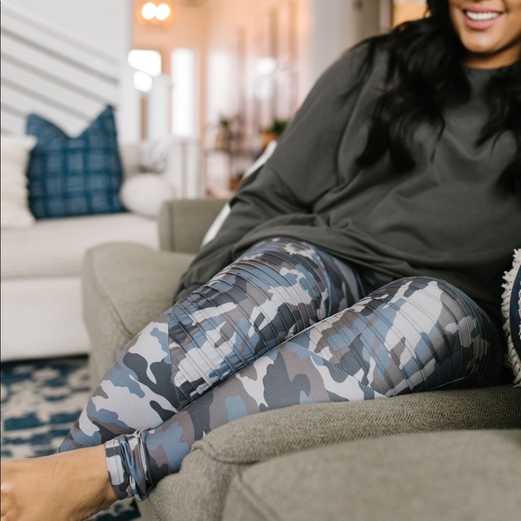 Camouflage Moto Leggings - Picture 6 of 8